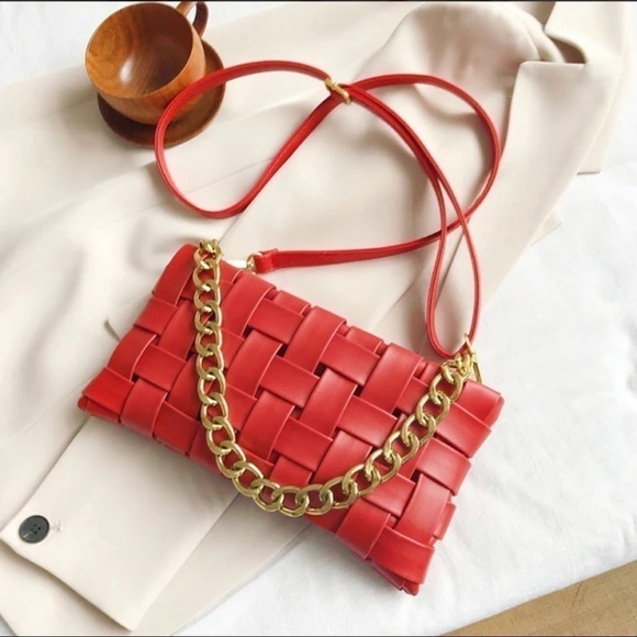 RED Oversized Weave With Gold Chain Shoulder/crossbody Bag. NWOT - Picture 1 of 1